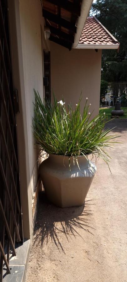 Atterbury Self Catering Studios Pretoria-Noord エクステリア 写真