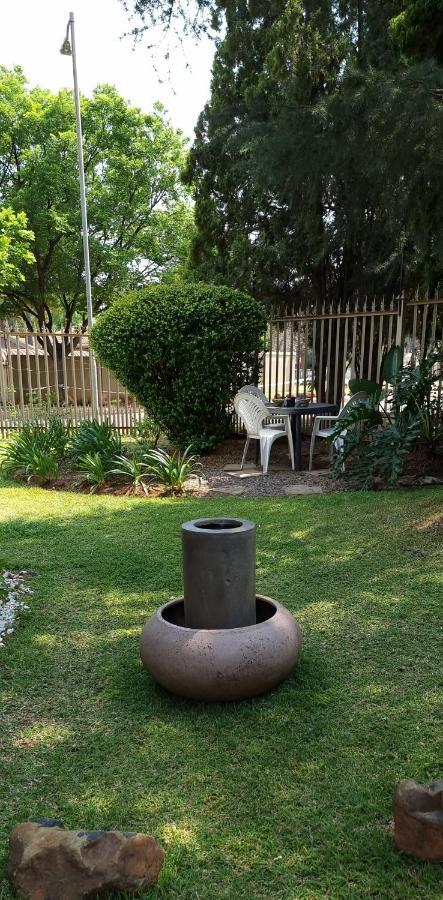 Atterbury Self Catering Studios Pretoria-Noord エクステリア 写真