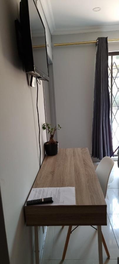 Atterbury Self Catering Studios Pretoria-Noord エクステリア 写真