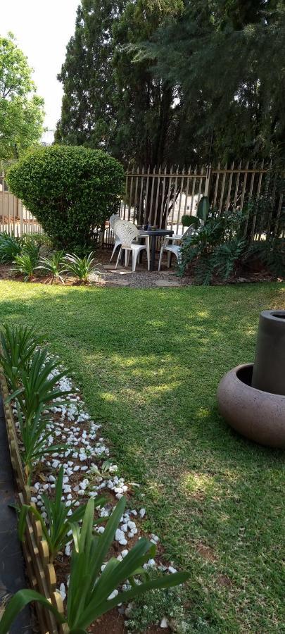 Atterbury Self Catering Studios Pretoria-Noord エクステリア 写真