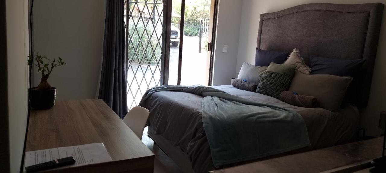 Atterbury Self Catering Studios Pretoria-Noord エクステリア 写真
