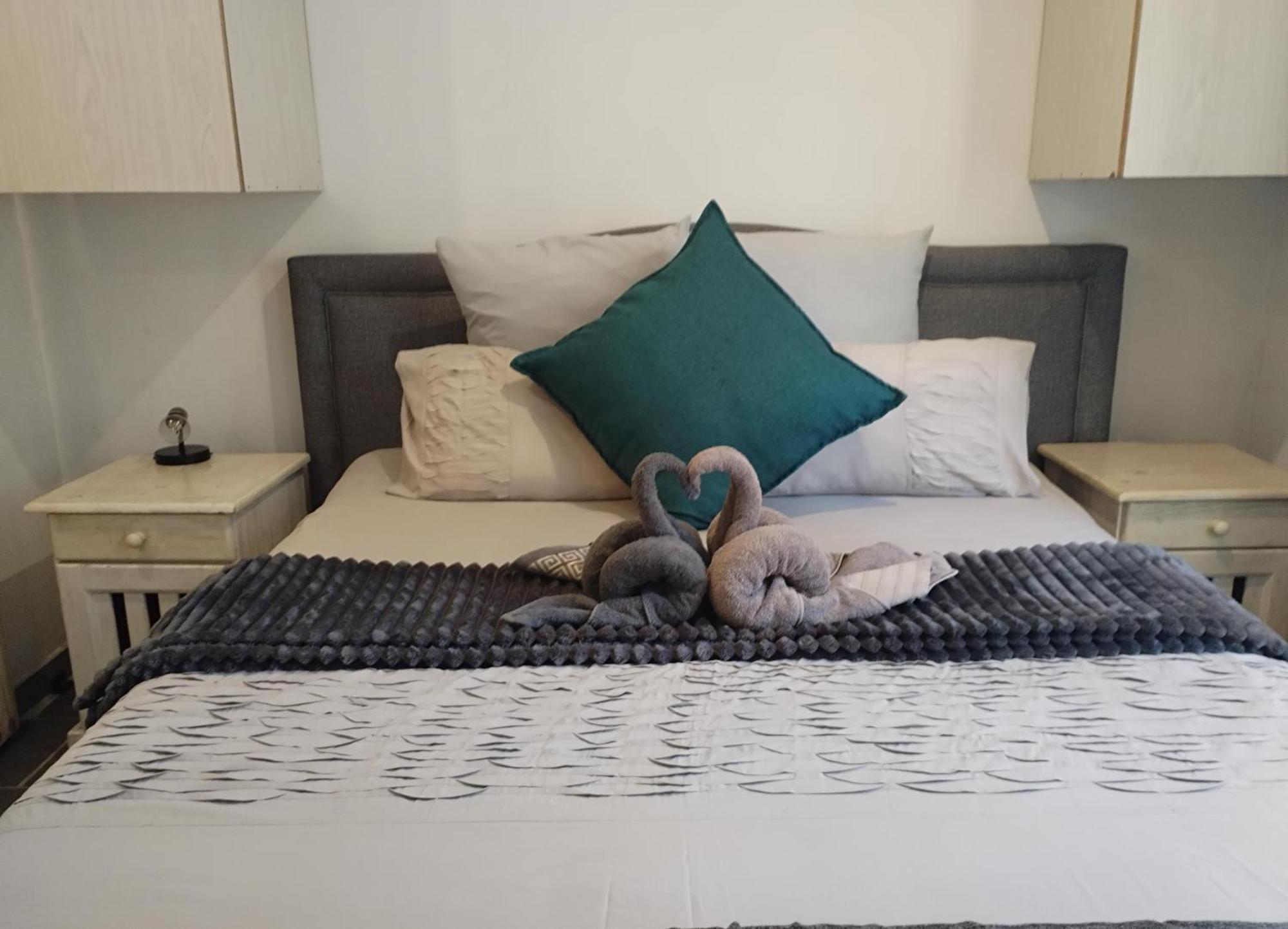 Atterbury Self Catering Studios Pretoria-Noord エクステリア 写真
