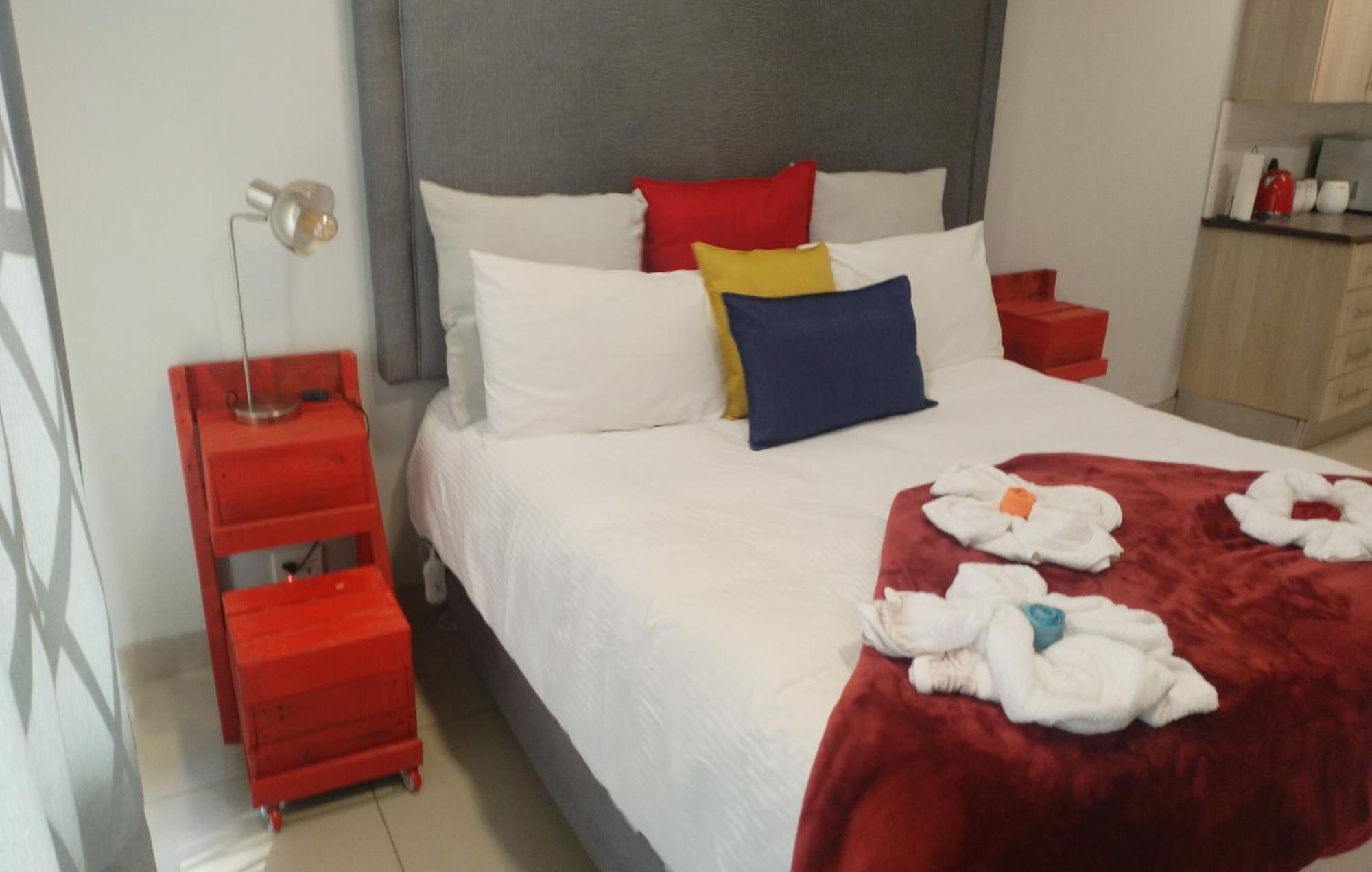 Atterbury Self Catering Studios Pretoria-Noord エクステリア 写真