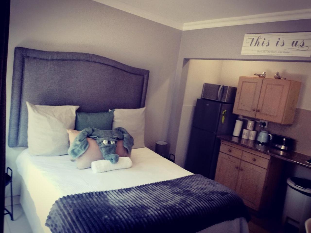 Atterbury Self Catering Studios Pretoria-Noord エクステリア 写真